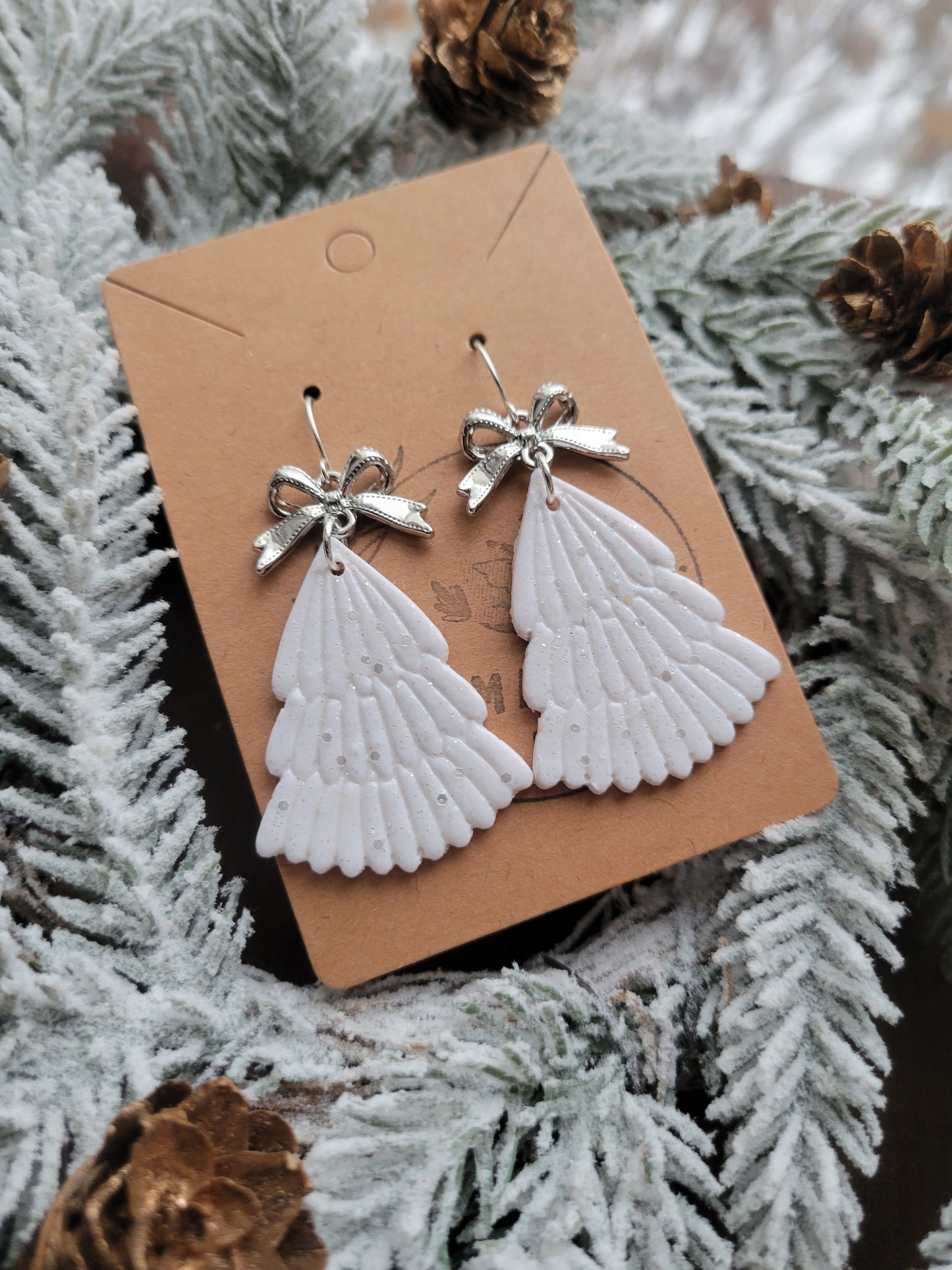 White Shimmer Tree with Bow Dangle