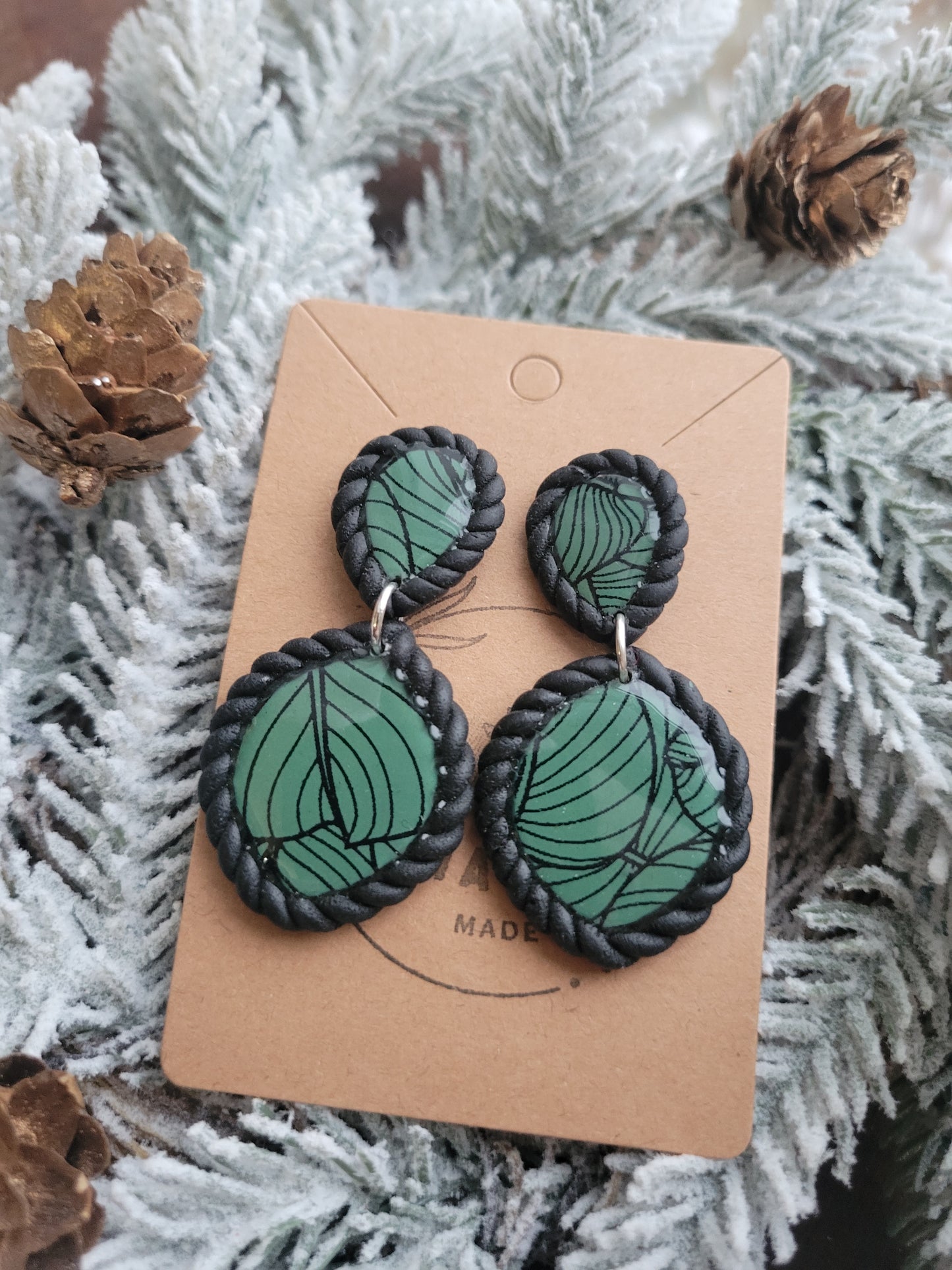 Leaf Print w/Black Rope Dangles on Stud