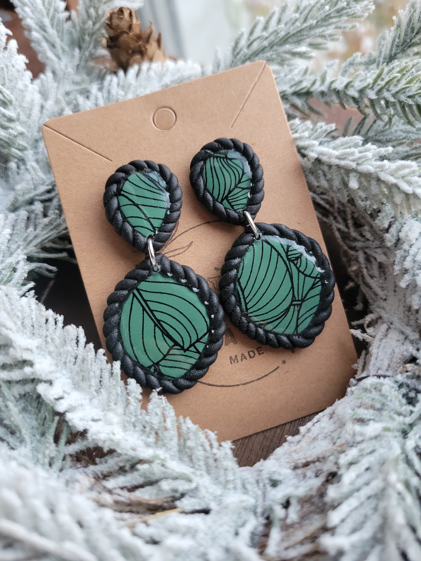 Leaf Print w/Black Rope Dangles on Stud