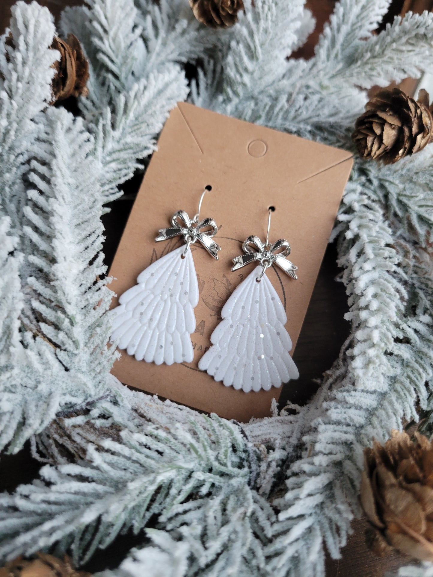White Shimmer Tree with Bow Dangle